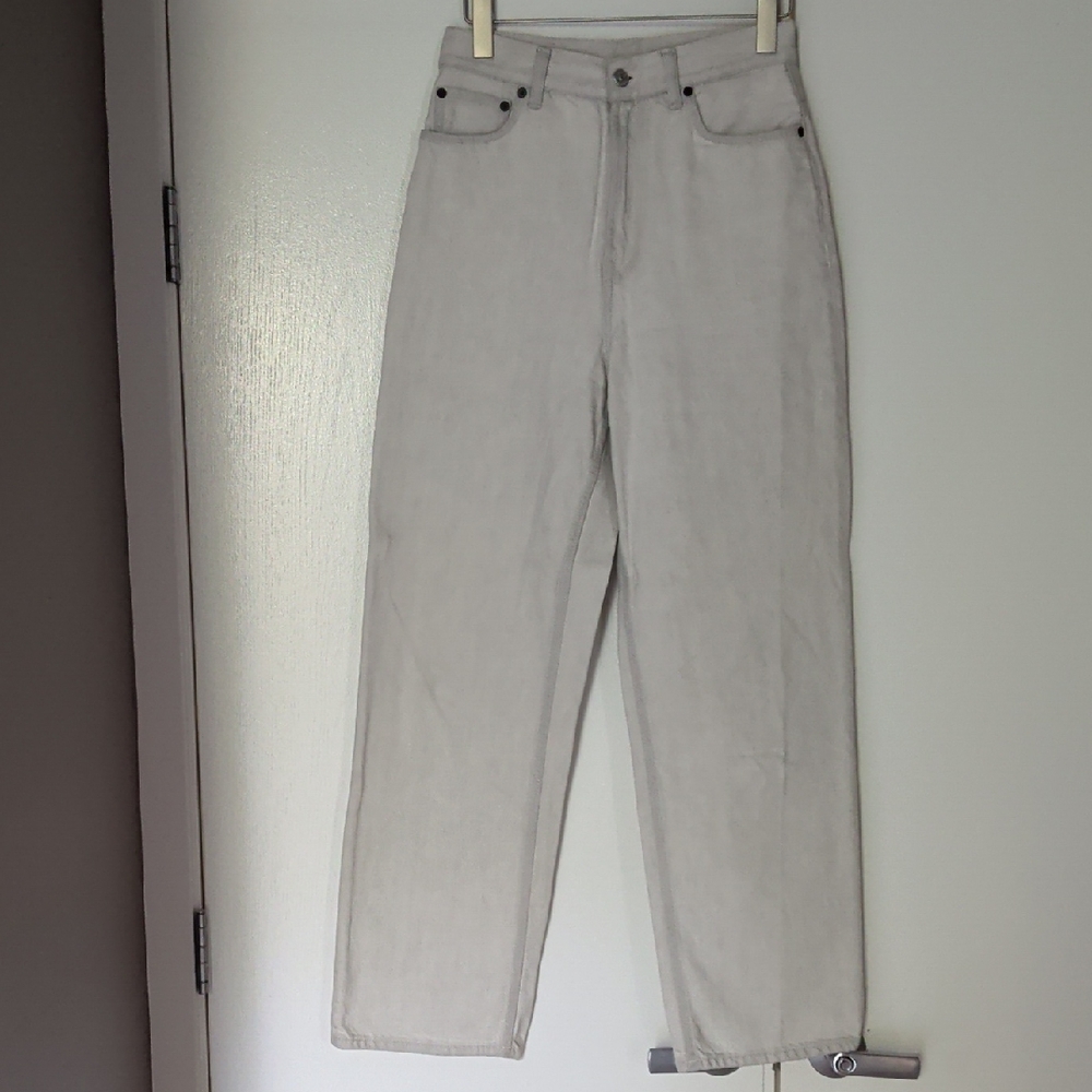 Light Gray High-Waisted Jeans
